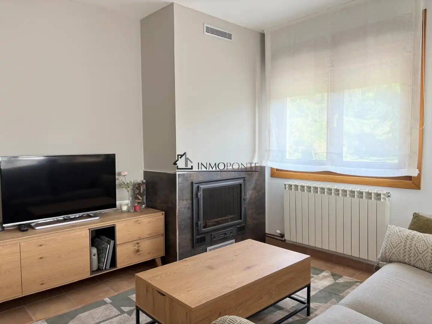 Sala d'estar de Casa o xalet en venda en Pontevedra Capital  amb Calefacció, Jardí privat i Terrassa