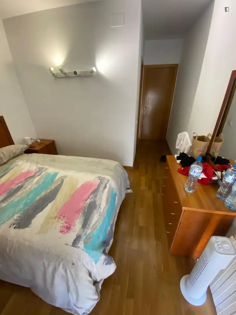 Dormitori de Apartament per a compartir en Barcelona amb Aire condicionat, Calefacció i Moblat