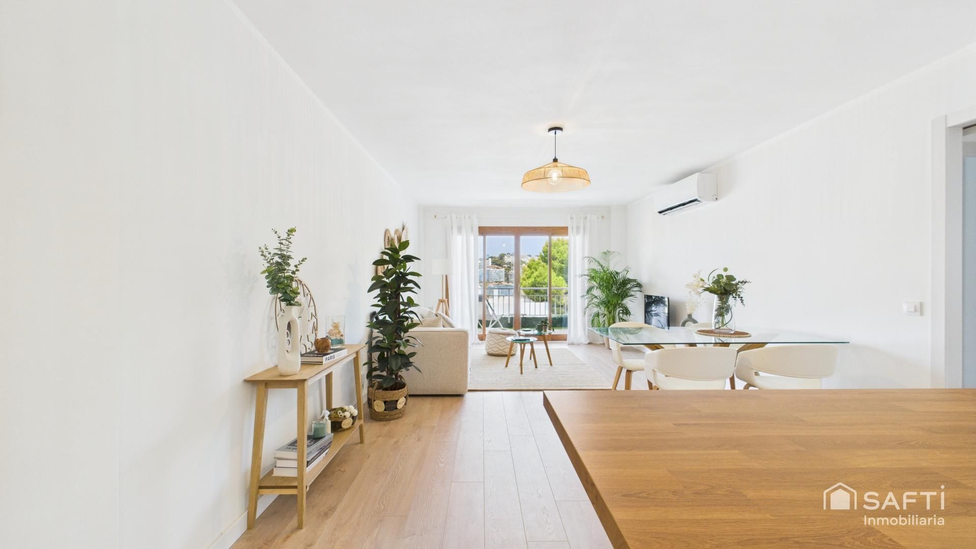 Living room of Flat for sale in Calvià  with Air Conditioner, Heating and Balcony