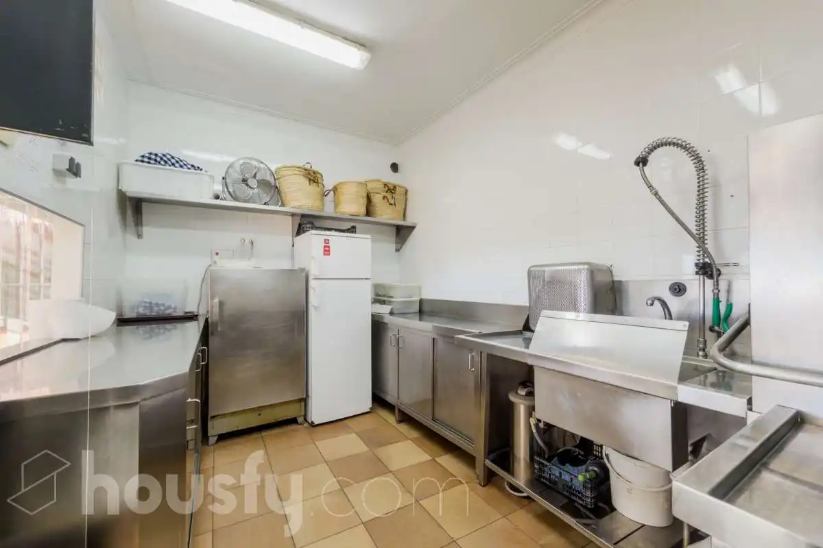 Cocina de Casa o chalet en venta en Barcelona con Aire acondicionado, Calefacción y Jardín privado