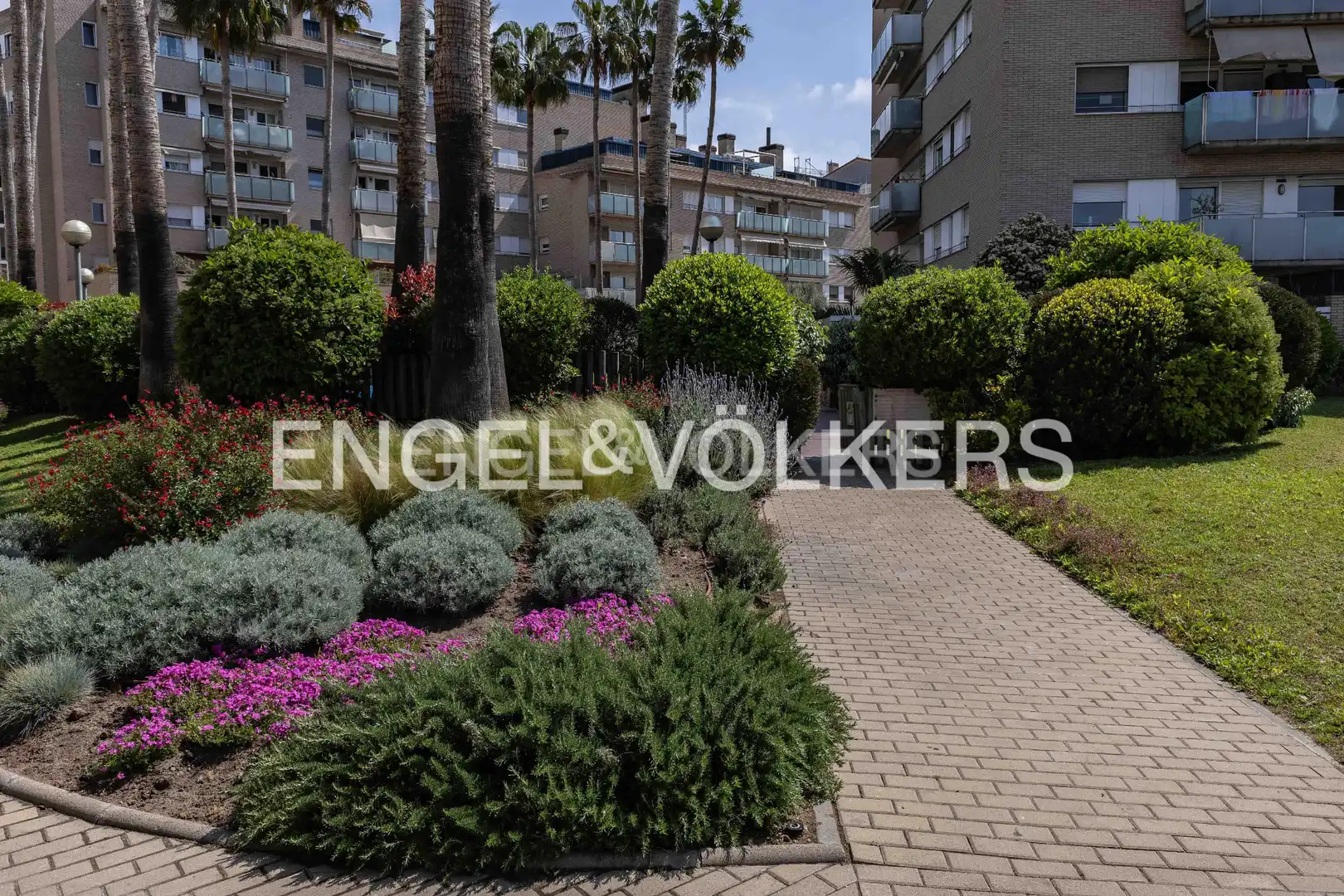 Exterior view of Flat for sale in Sant Joan Despí  with Air Conditioner, Heating and Terrace