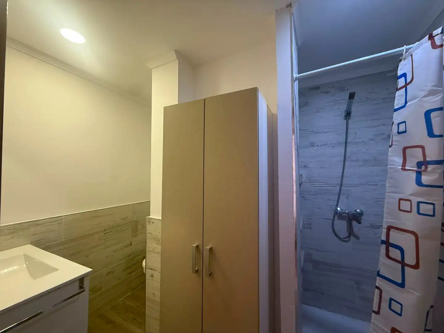 Bathroom of Flat for rent in Mislata  with Air Conditioner, Furnished and Oven