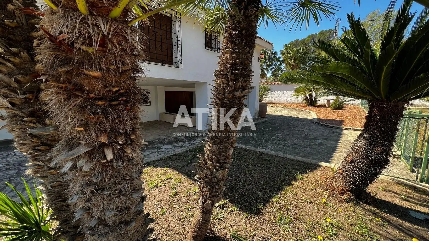 Vista exterior de Casa o xalet en venda en Ontinyent amb Calefacció, Jardí privat i Traster