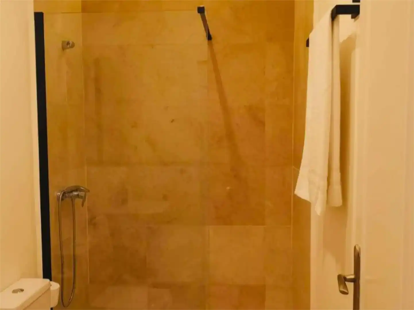 Baño de Piso en venta en Sevilla con Aire acondicionado, Trastero y Amueblado