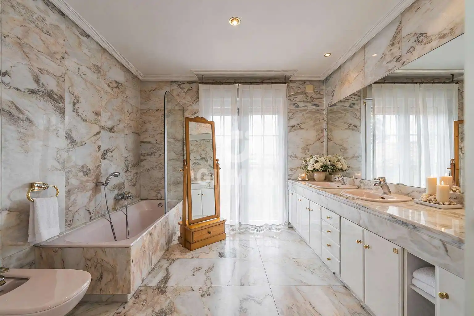 Bathroom of Houses for sale in Pozuelo de Alarcón  with Heating, Private garden and Swimming Pool
