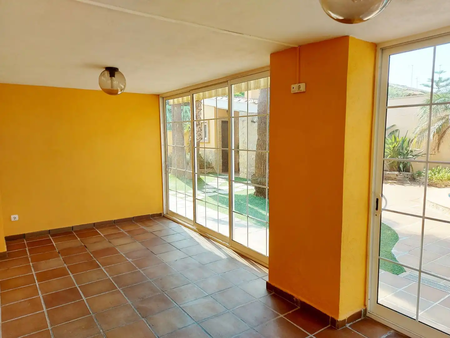 Houses for sale in La Pobla de Vallbona  with Air Conditioner, Heating and Private garden