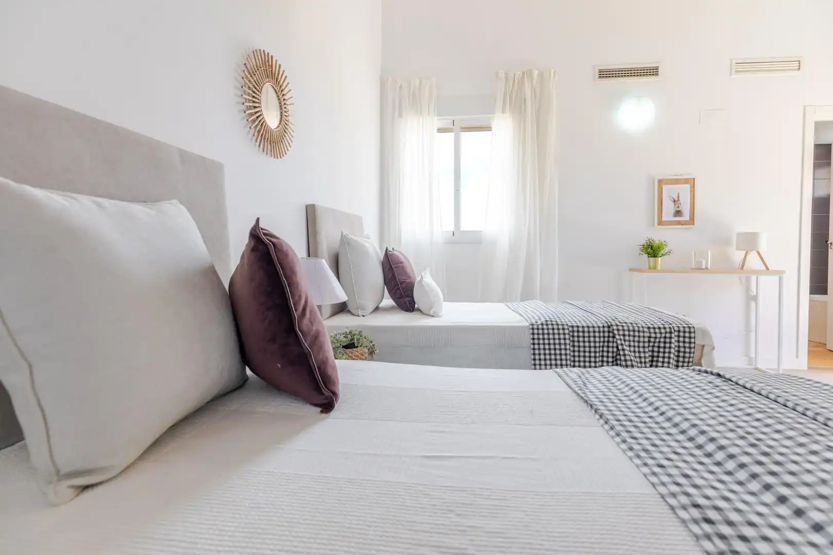 Schlafzimmer von Einfamilien-Reihenhaus zum Verkauf in Gilet mit Terrasse, Abstellraum und Balkon