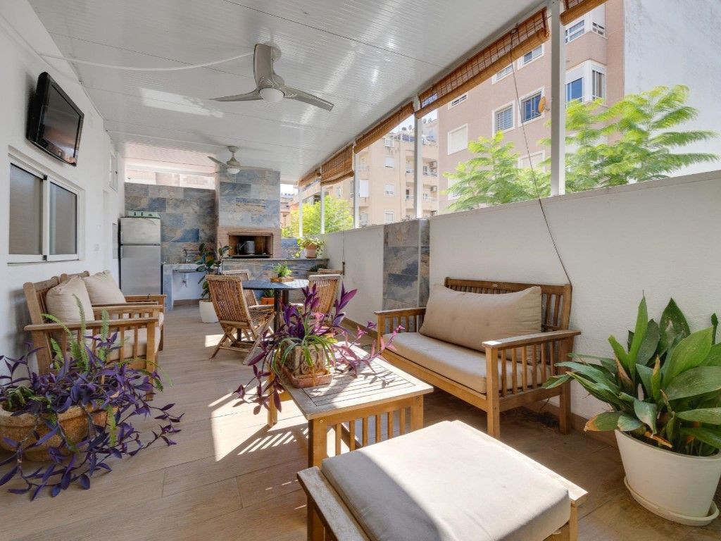 Terrace of House or chalet for sale in Torrevieja  with Air Conditioner and Furnished