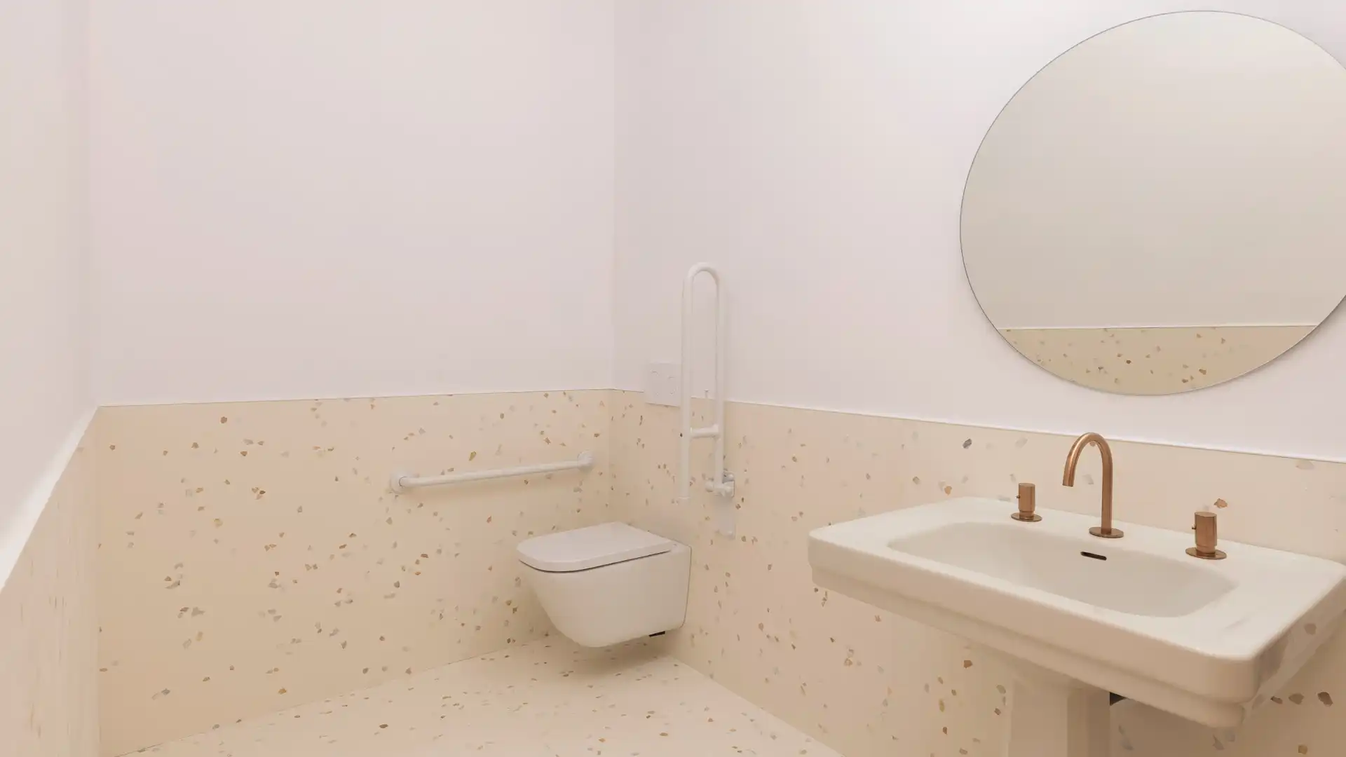 Baño de Oficina de alquiler en Barcelona con Aire acondicionado, Calefacción y Terraza