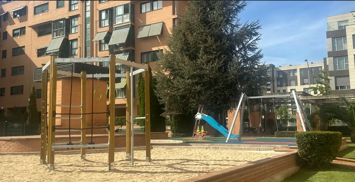 Aparcament de Pis en venda en Madrid amb Aire condicionat, Calefacció i Jardí privat