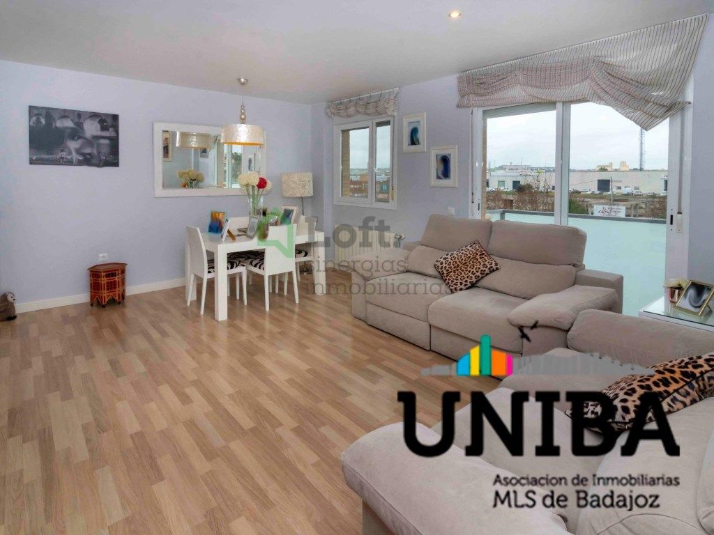 Sala d'estar de Pis en venda en Badajoz Capital amb Aire condicionat i Calefacció