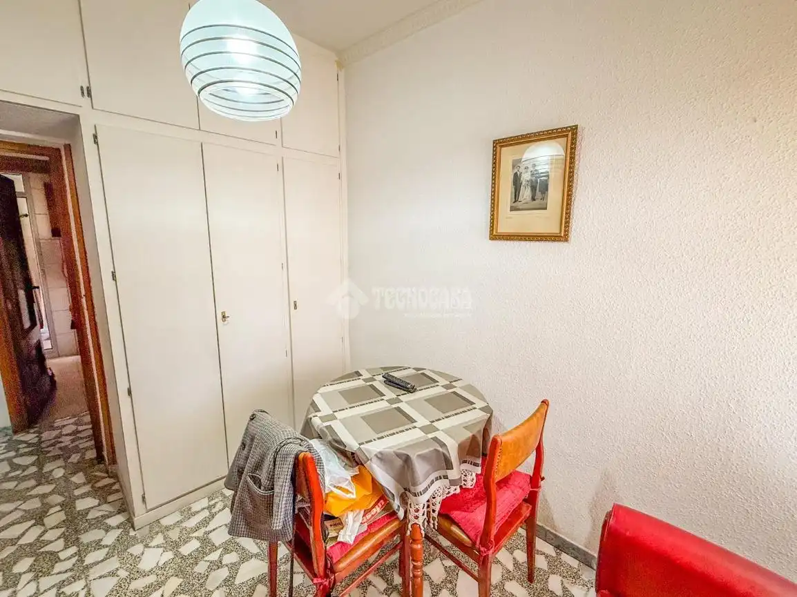 Comedor de Piso en venta en Parla con Calefacción