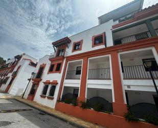 Vista exterior de Pis de lloguer en Estepona amb Aire condicionat i Piscina comunitària