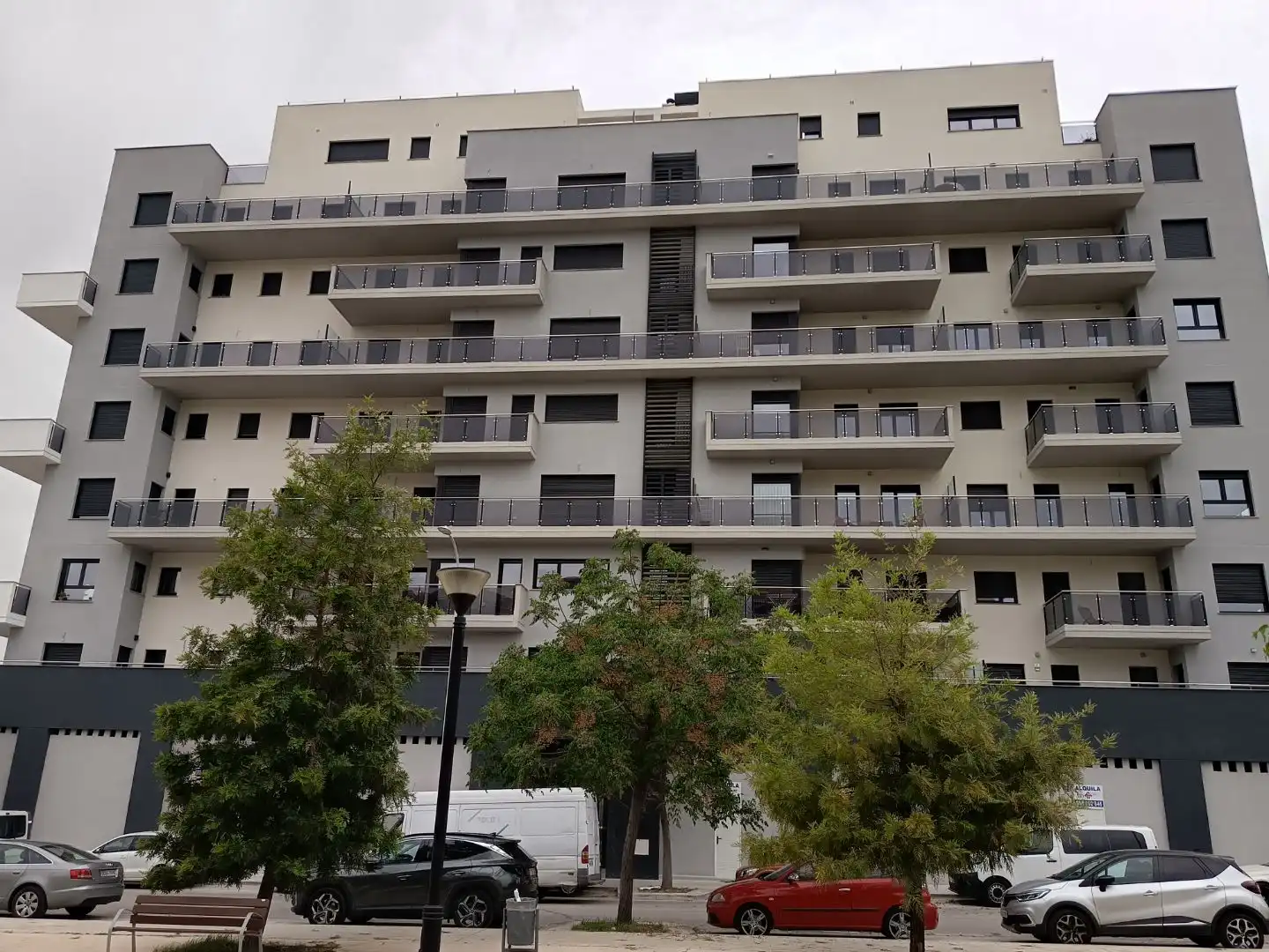 Außenansicht von Garage zur Miete in  Granada Capital