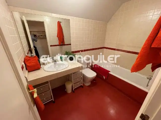 Habitación de Dúplex en venta en Alcalá de Henares con Terraza, Trastero y Amueblado