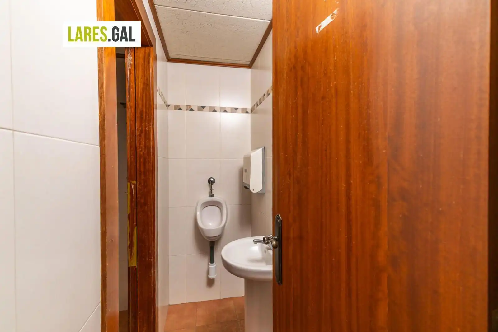 Badezimmer von Geschaftsraum zur Miete in Cangas 