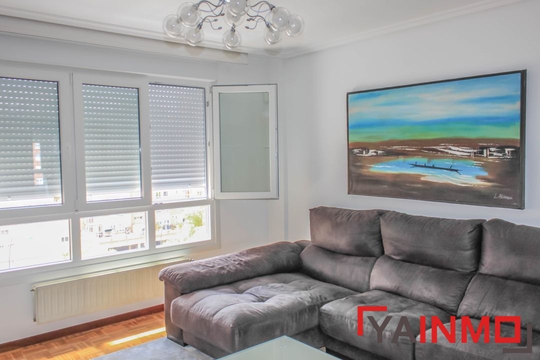 Sala de estar de Piso en venta en Vitoria - Gasteiz con Calefacción, Terraza y Trastero