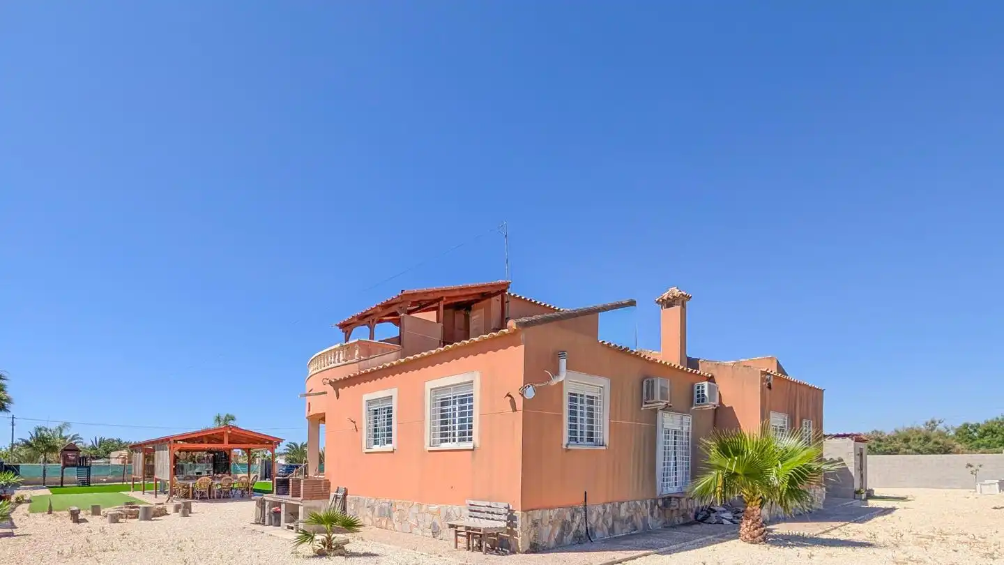 Vista exterior de Casa o xalet en venda en Elche / Elx amb Aire condicionat, Jardí privat i Terrassa
