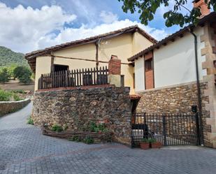 Vista exterior de Finca rústica en venda en Camaleño amb Terrassa