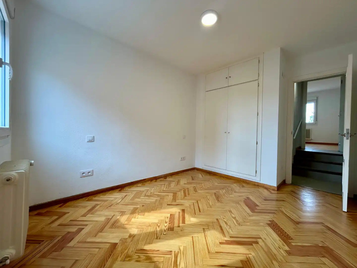 Dormitori de Casa adosada en venda en La Lastrilla  amb Calefacció, Jardí privat i Parquet