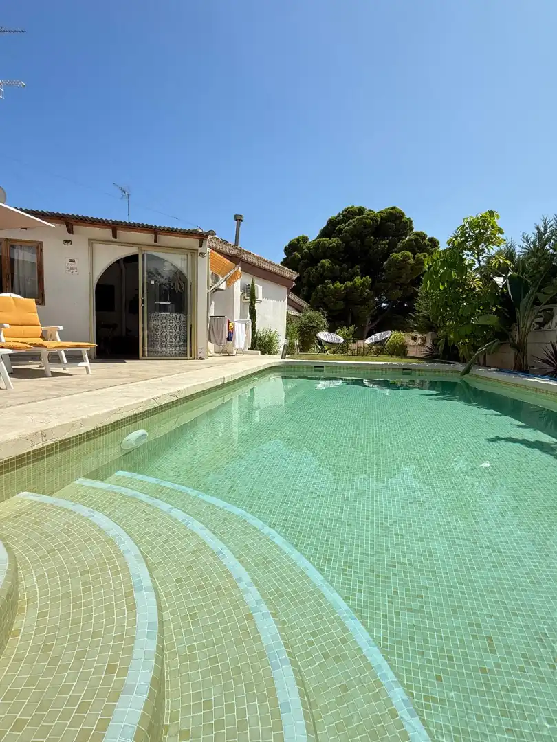 Piscina de Casa o xalet de lloguer en El Campello amb Aire condicionat, Calefacció i Jardí privat