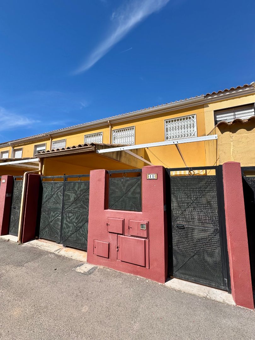 Exterior view of Single-family semi-detached for sale in Almazora / Almassora  with Air Conditioner, Terrace and Community pool
