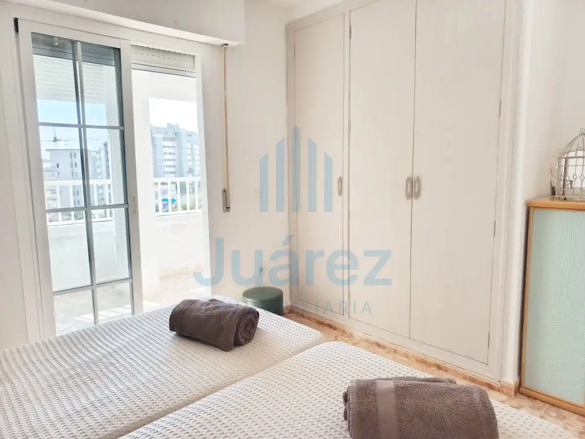Schlafzimmer von Wohnung zur Miete in Alicante / Alacant mit Klimaanlage, Terrasse und Möbliert