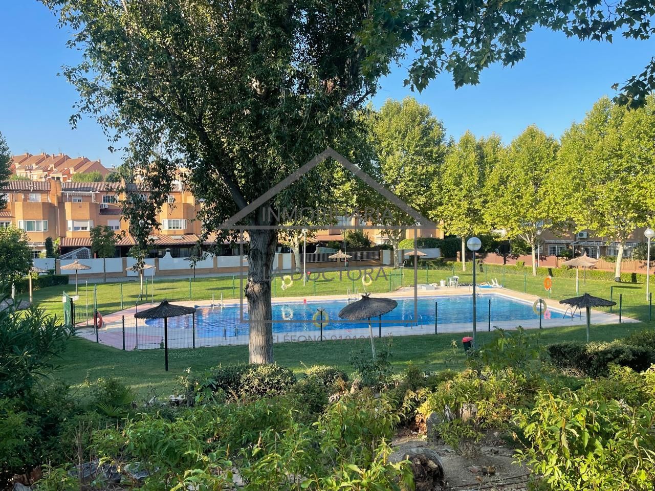 Piscina de Casa adosada de alquiler en Móstoles con Aire acondicionado, Calefacción y Jardín privado
