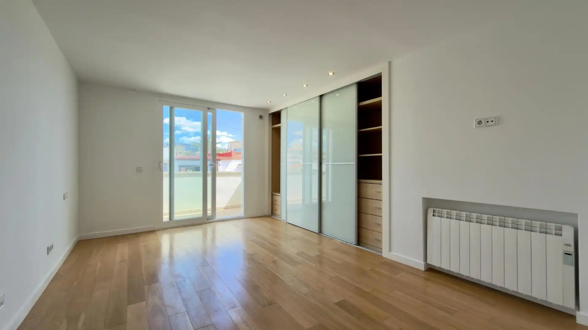 Bedroom of Detached homes for sale in L'Alfàs del Pi  with Air Conditioner, Heating and Terrace