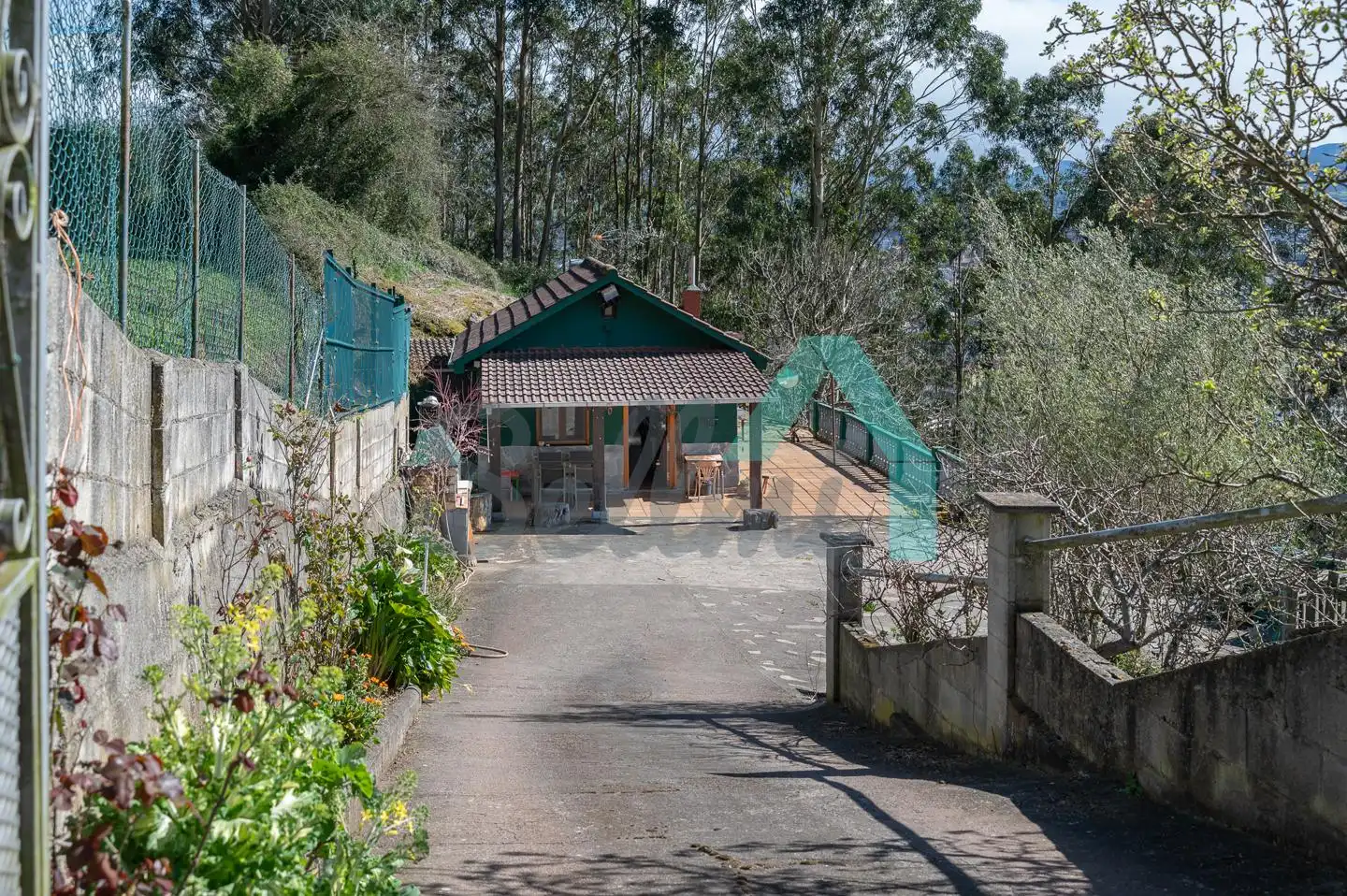 Vista exterior de Casa o xalet en venda en Oviedo  amb Jardí privat, Terrassa i Traster