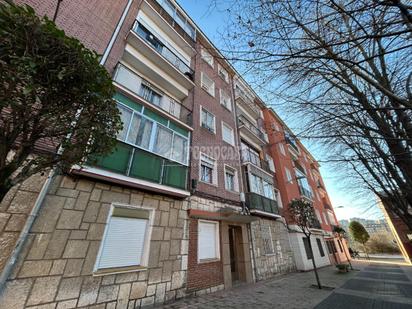 Exterior view of Flat for sale in Valladolid Capital  with Heating, Furnished and Balcony