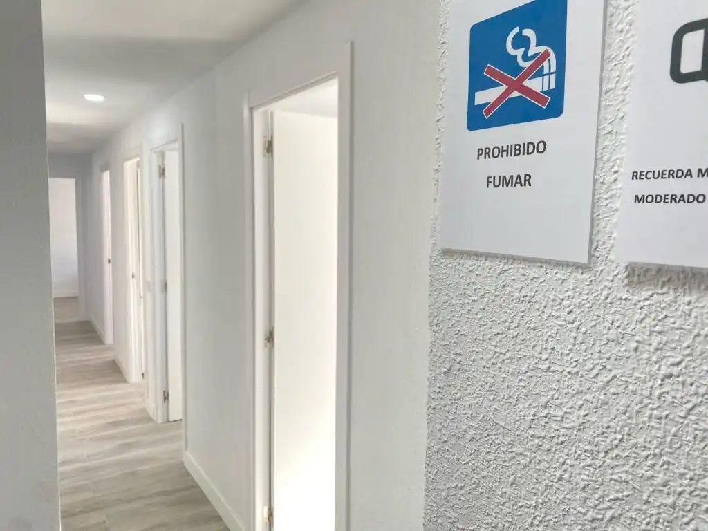 Room in Calle Encarnación Oviol, 43, Los Rosales