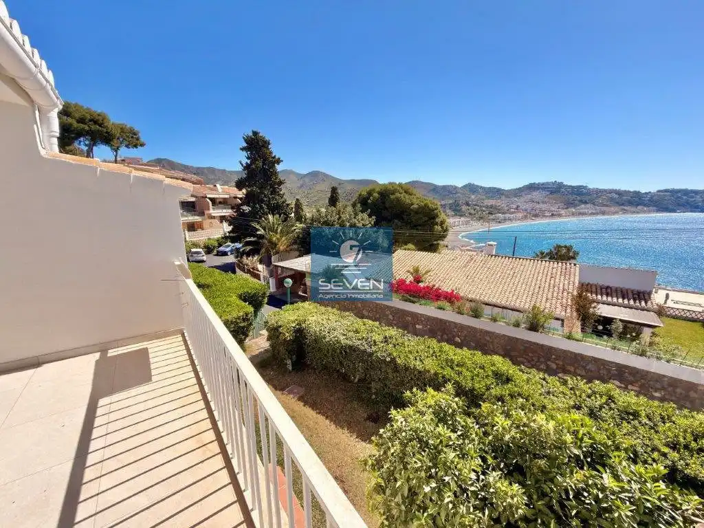 Vista exterior de Casa adosada en venta en Almuñécar con Aire acondicionado y Terraza