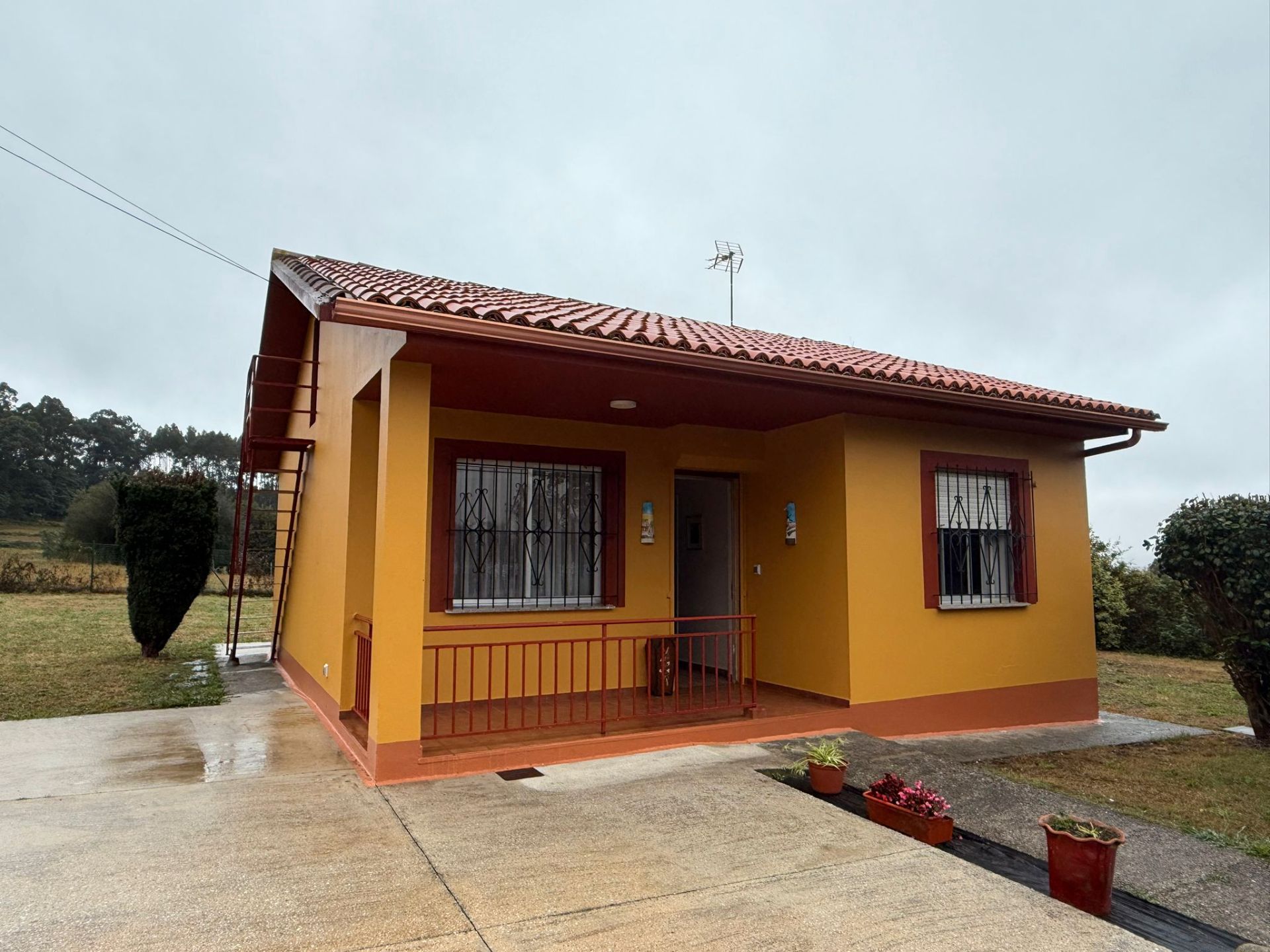 Vista exterior de Casa o chalet de alquiler en Valdoviño con Calefacción, Jardín privado y Terraza