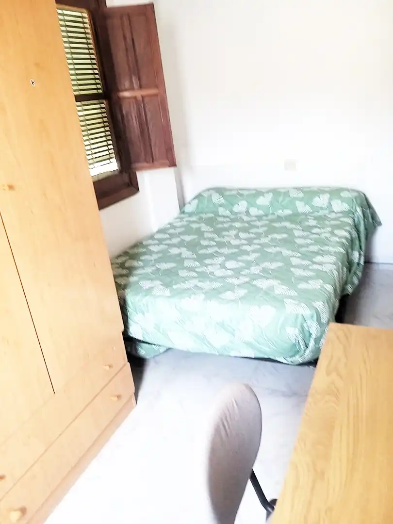 Habitación de Apartamento de alquiler en Granada con Amueblado, Lavadora y Microondas