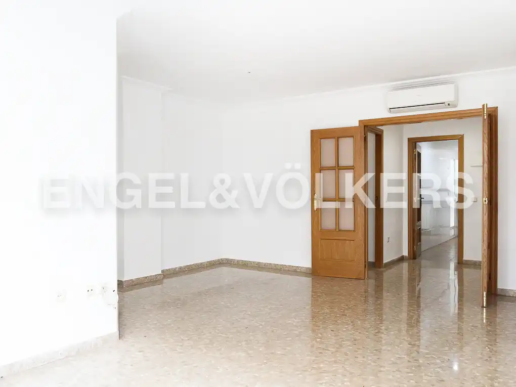 Wohnung zur Miete in Valencia mit Klimaanlage, Heizung und Balkon