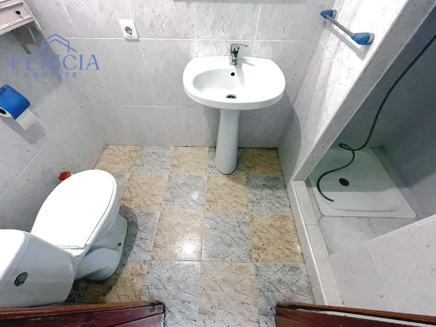 Baño de Piso en venta en Almuñécar con Terraza, Trastero y Piscina comunitaria
