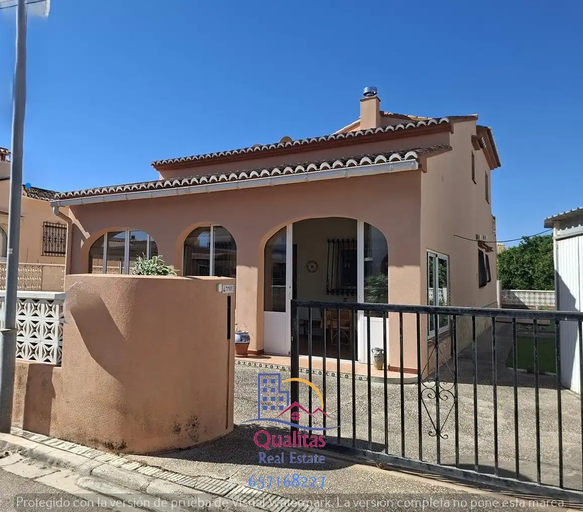 Vista exterior de Casa o chalet de alquiler en Oliva con Aire acondicionado, Jardín privado y Terraza
