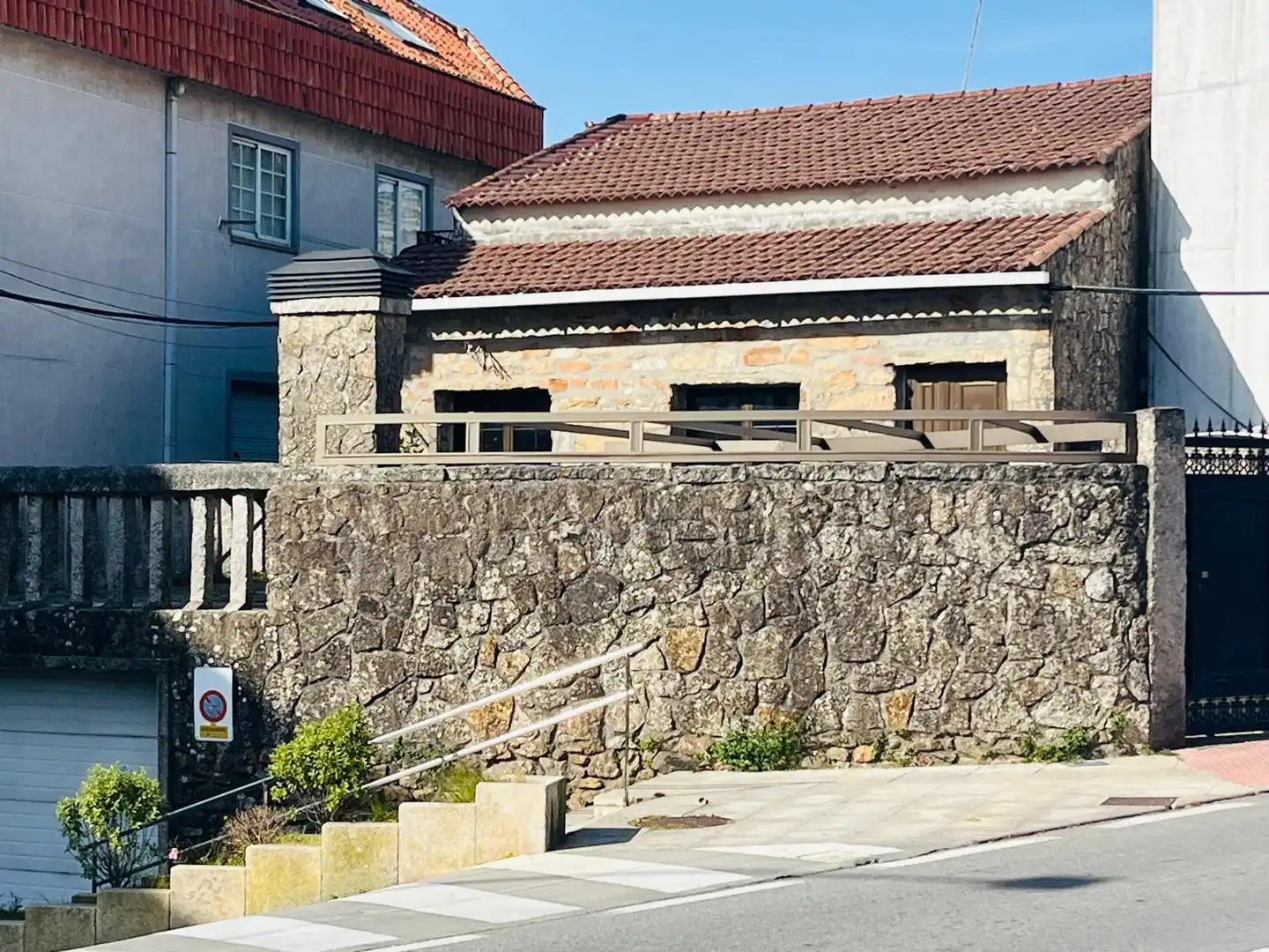 Exterior view of Detached homes for sale in Vilagarcía de Arousa  with Private garden and Storage room
