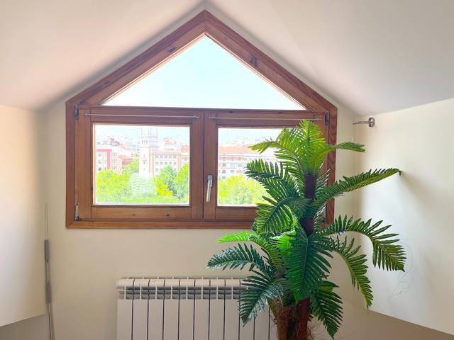 Piso en Alquiler en Plaza de los Sitios en Paseo Independencia