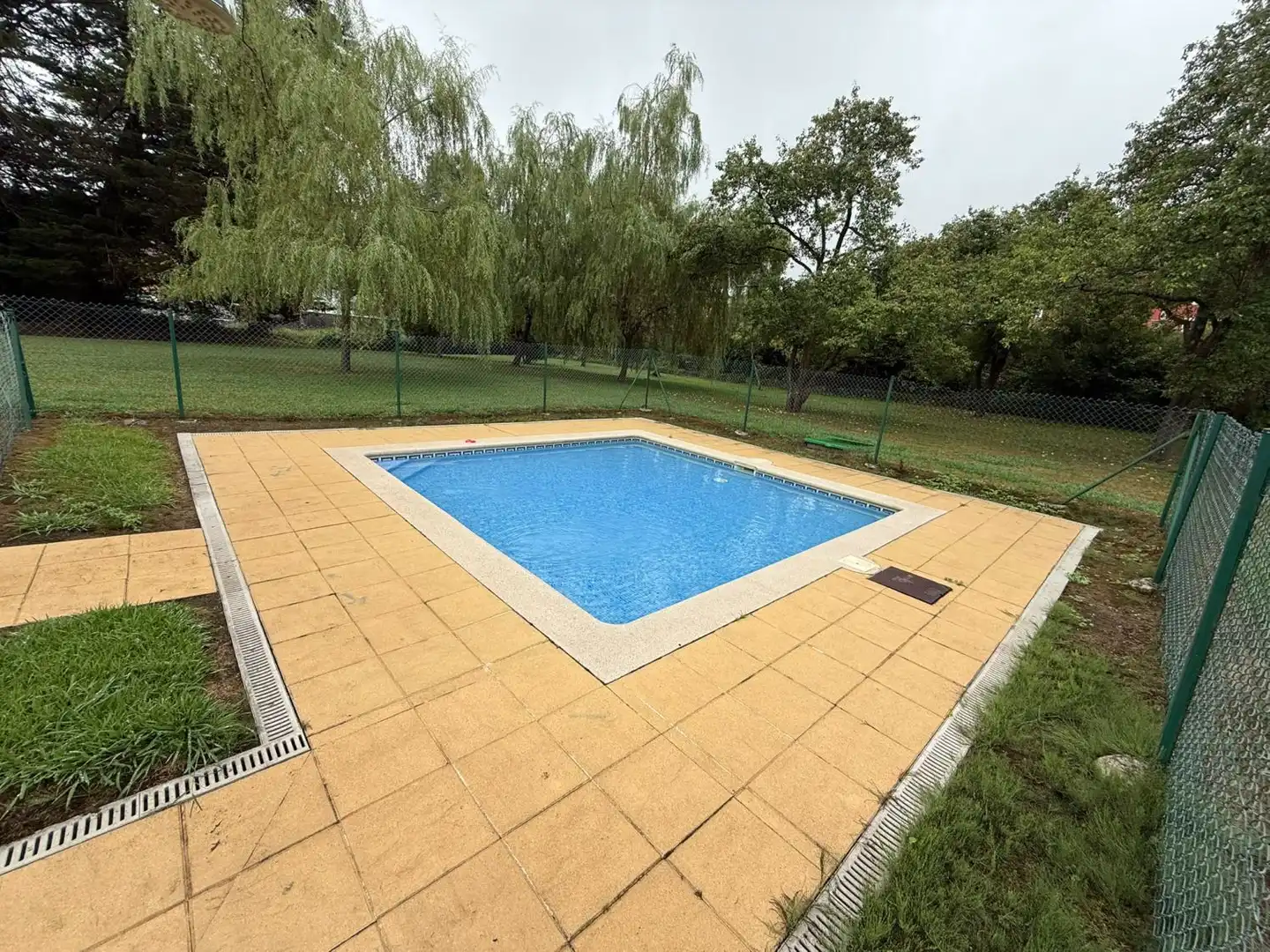 Piscina de Piso en venta en Hazas de Cesto con Calefacción, Terraza y Piscina comunitaria