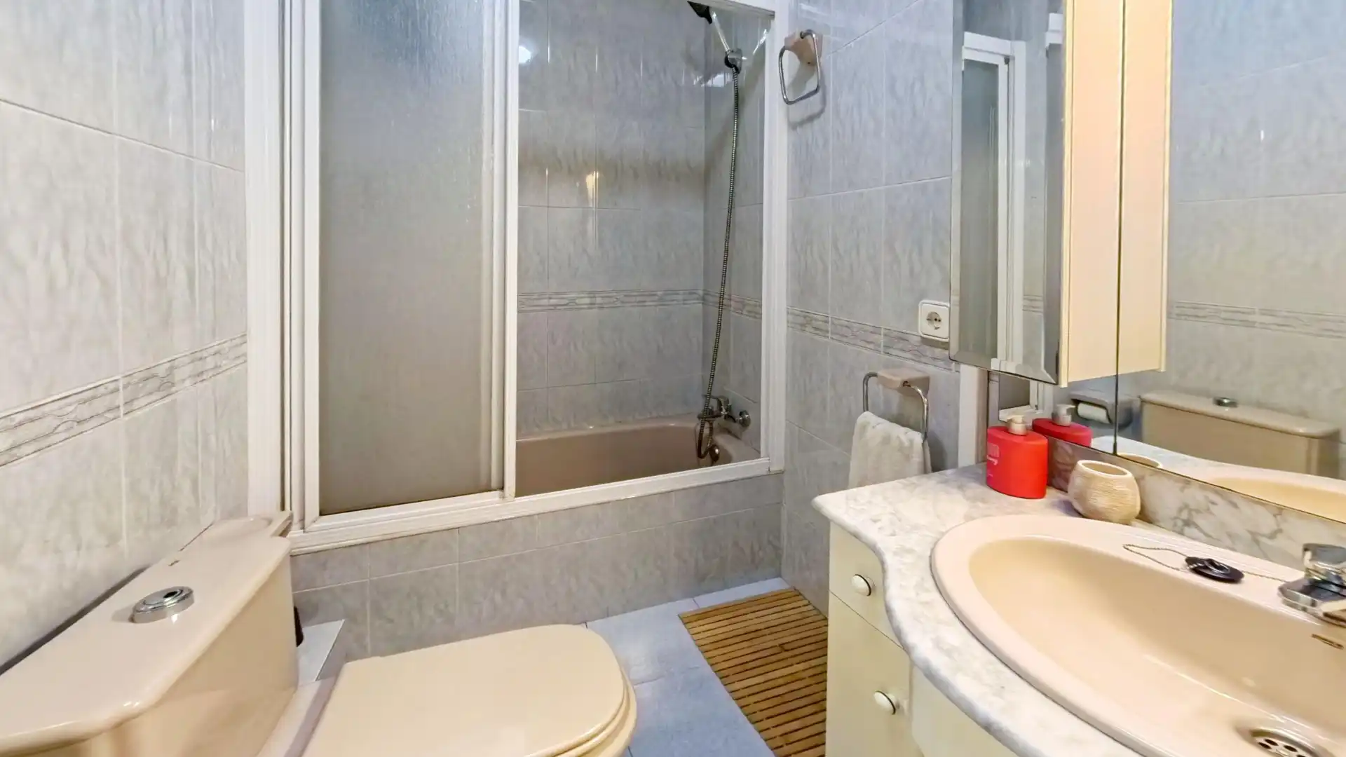 Appartamento con terrazza in affitto a Carrer de Pere Martell, imagen 15