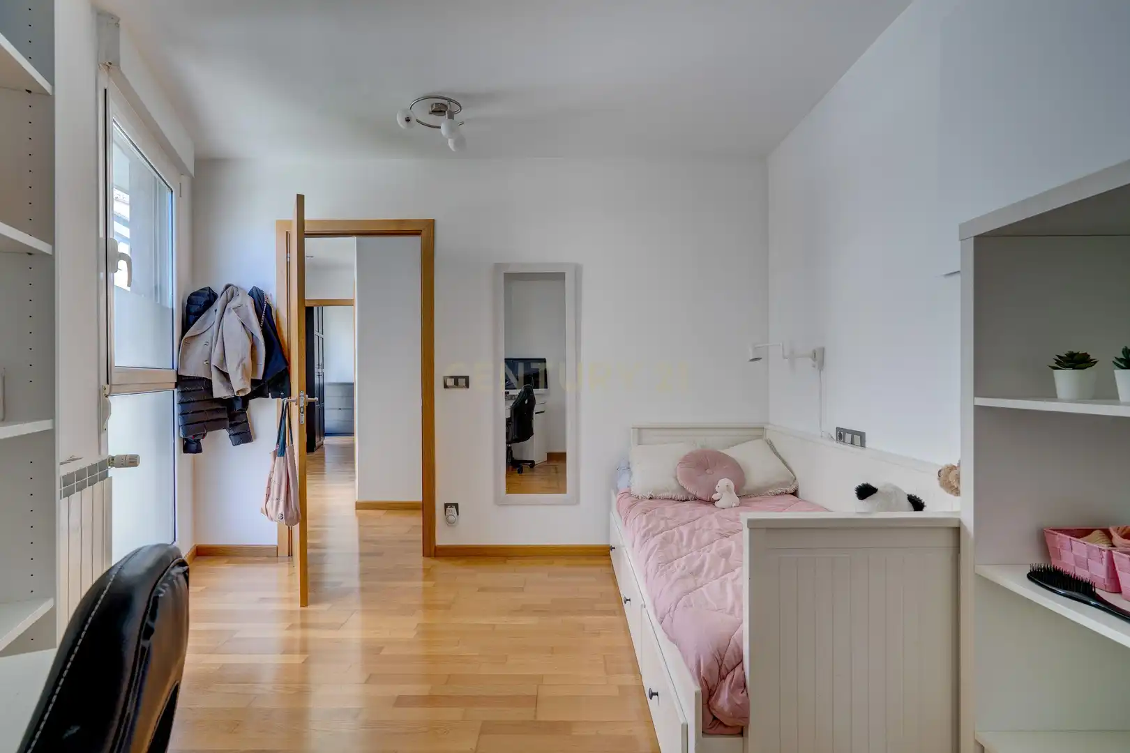 Habitación de Dúplex en venta en Irun  con Trastero, Horno y Lavadora