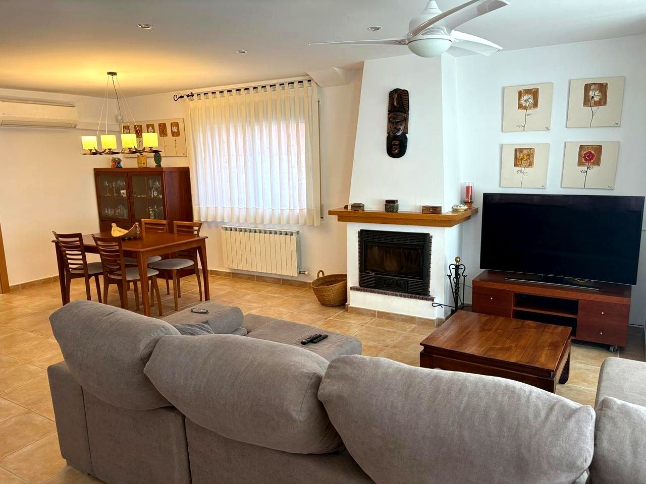 Sala d'estar de Casa o xalet en venda en Sant Vicenç de Montalt amb Aire condicionat, Jardí privat i Terrassa