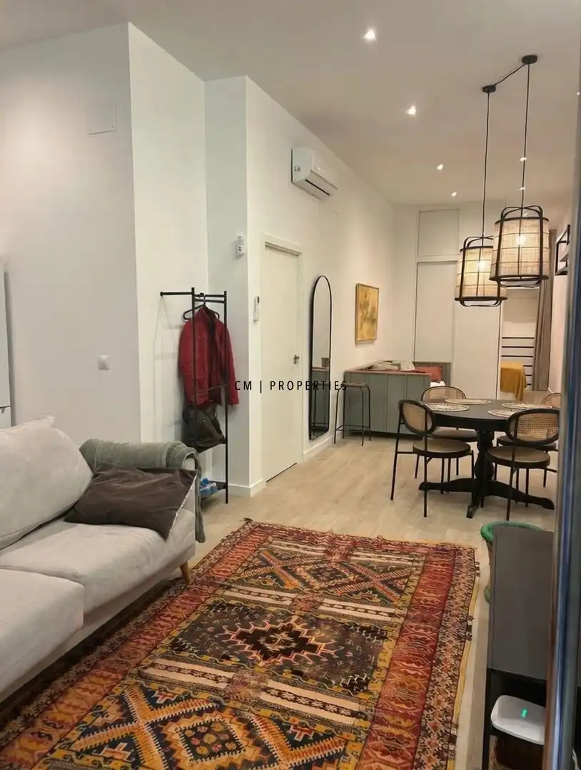 Habitación de Piso de alquiler en  Valencia Capital con Aire acondicionado, Calefacción y Amueblado