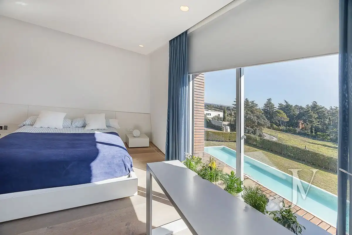 Bedroom of Houses for sale in Madrid  with Air Conditioner, Heating and Private garden