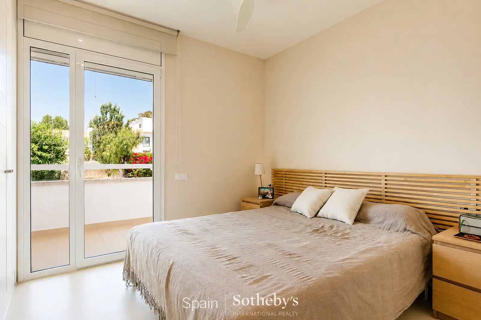 Schlafzimmer von Wohnungen zum Verkauf in Sitges mit Klimaanlage, Heizung und Privatgarten
