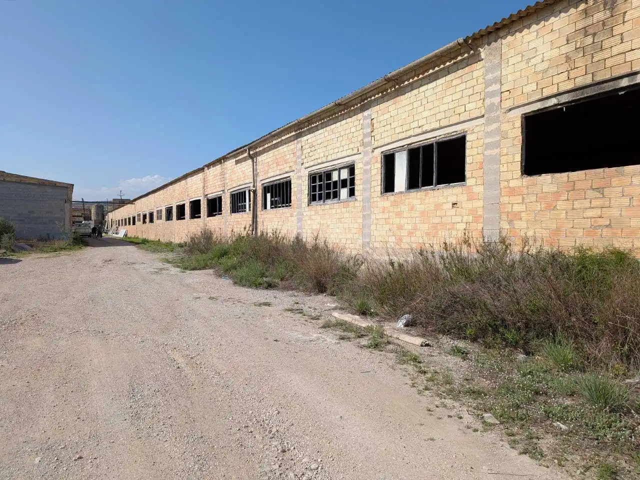Vista exterior de Nau industrial en venda en Ulldecona