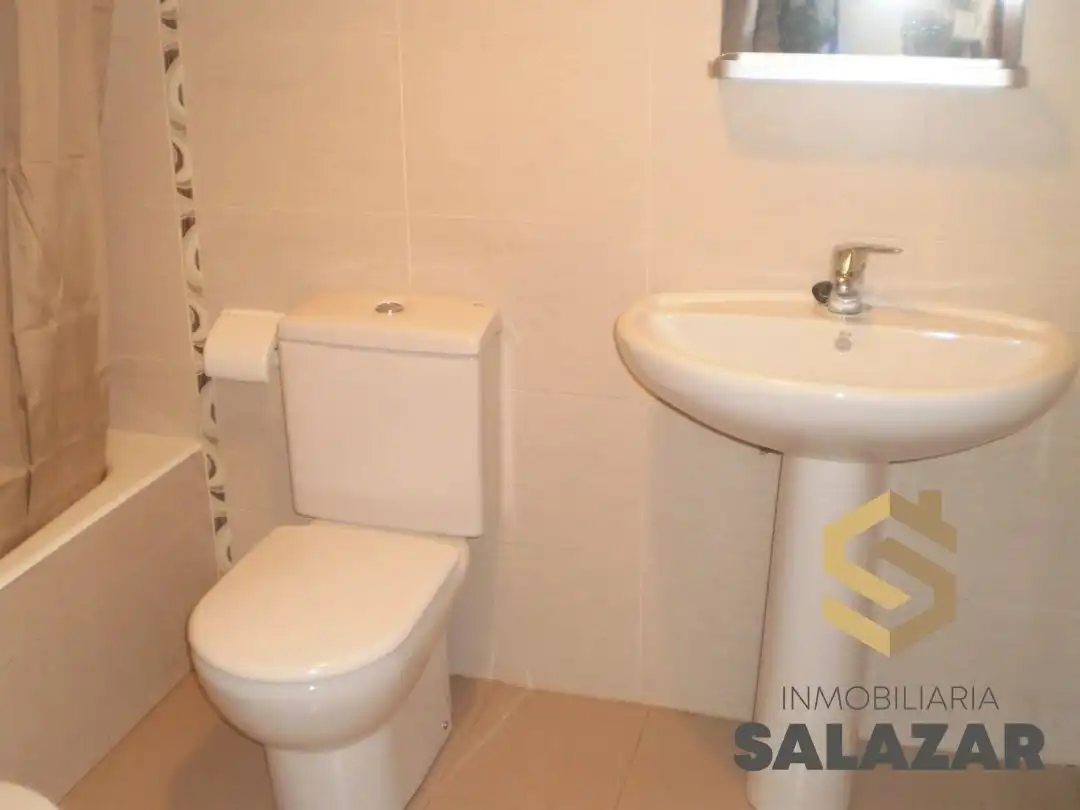Bathroom of Flat for rent in Bilbao   with Heating, Private garden and Balcony
