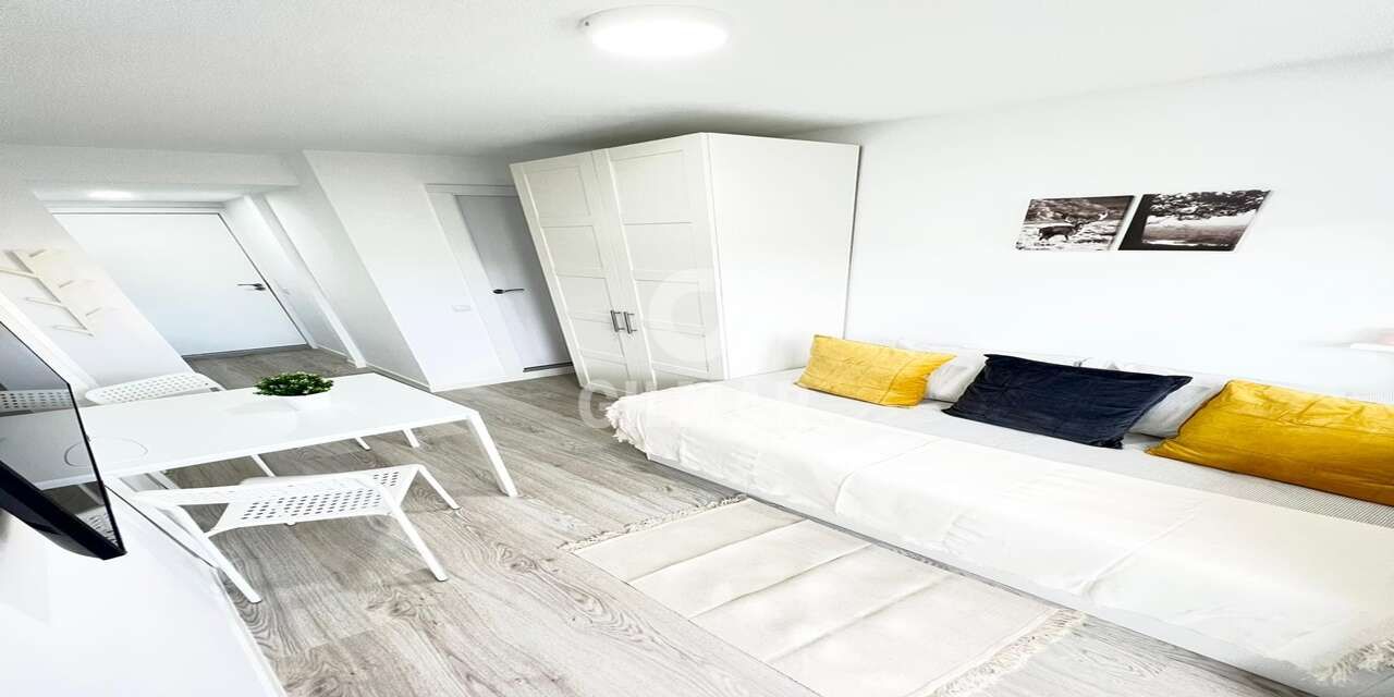 Bedroom of Flat for sale in  Madrid Capital  with Heating, Furnished and Balcony